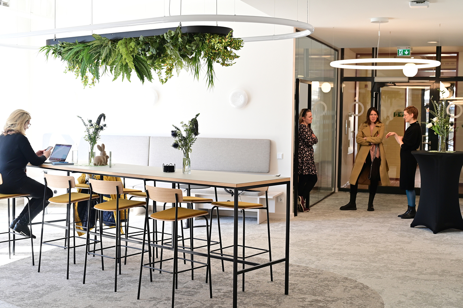 Social Hub &amp; Hochtisch